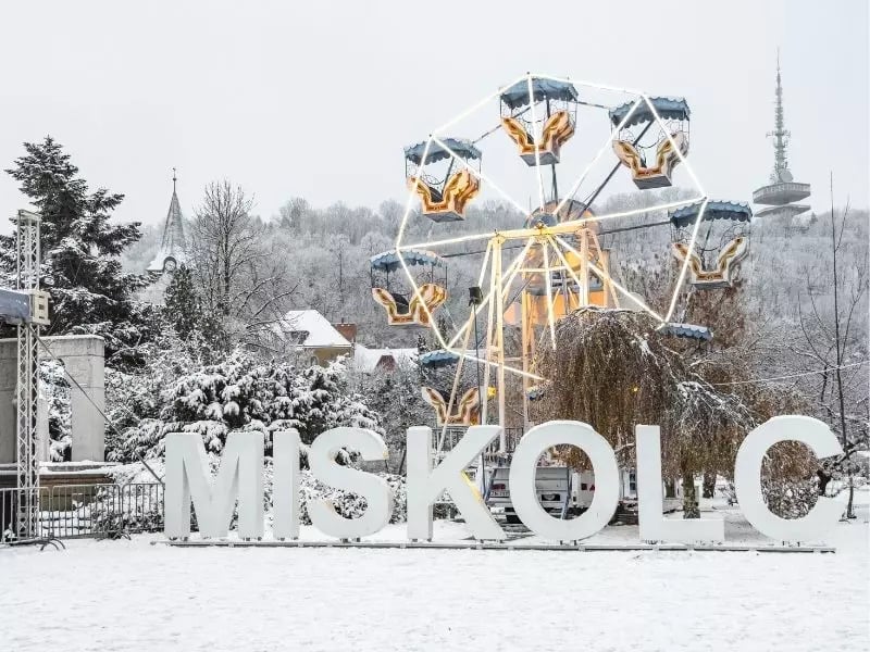 Télen Miskolc talán még érdekesebb, hiszen a város ünnepi hangulattal vára a látogatókat