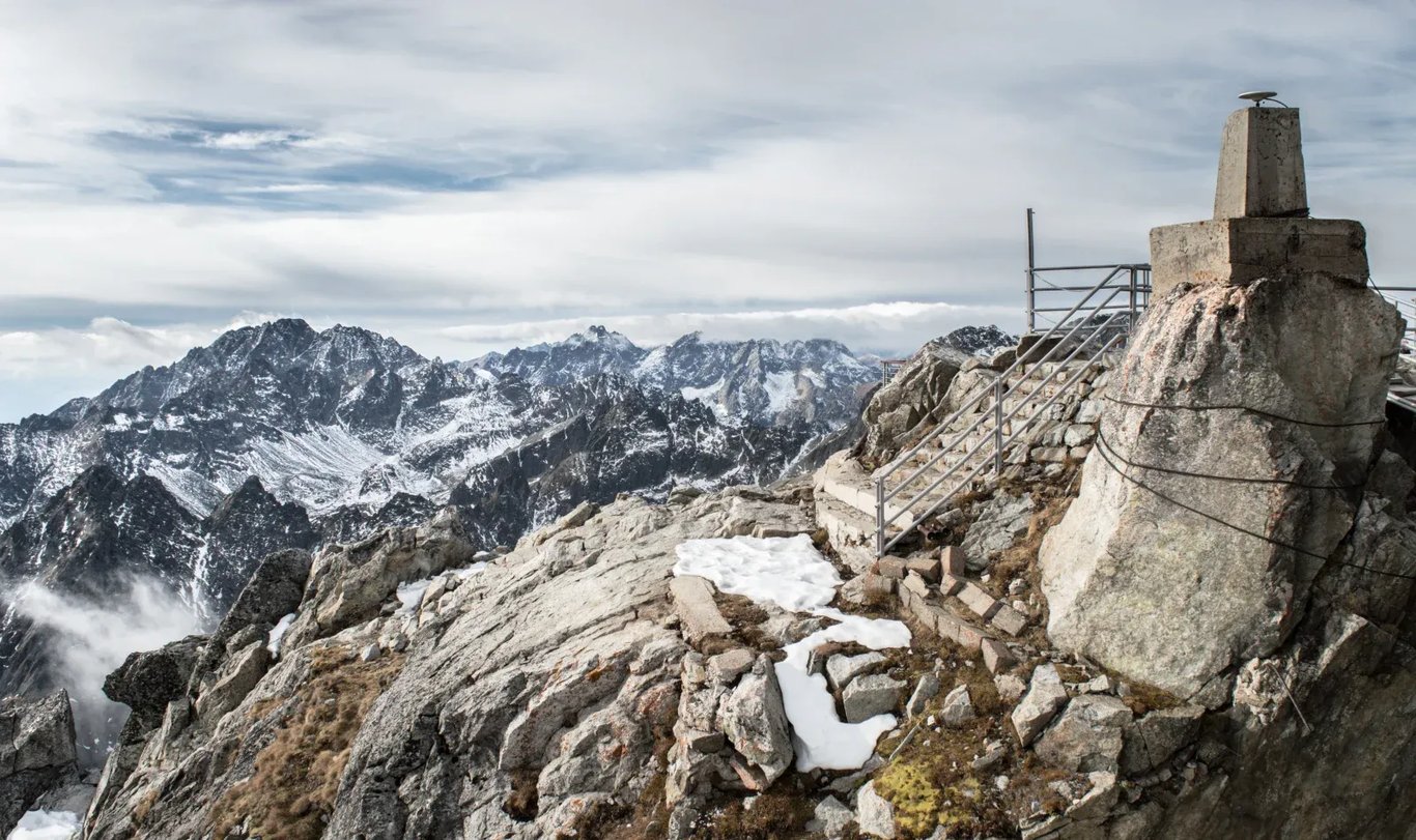 Lomnický štít peak (2 634 m) - Hiking route, cable car, details ...