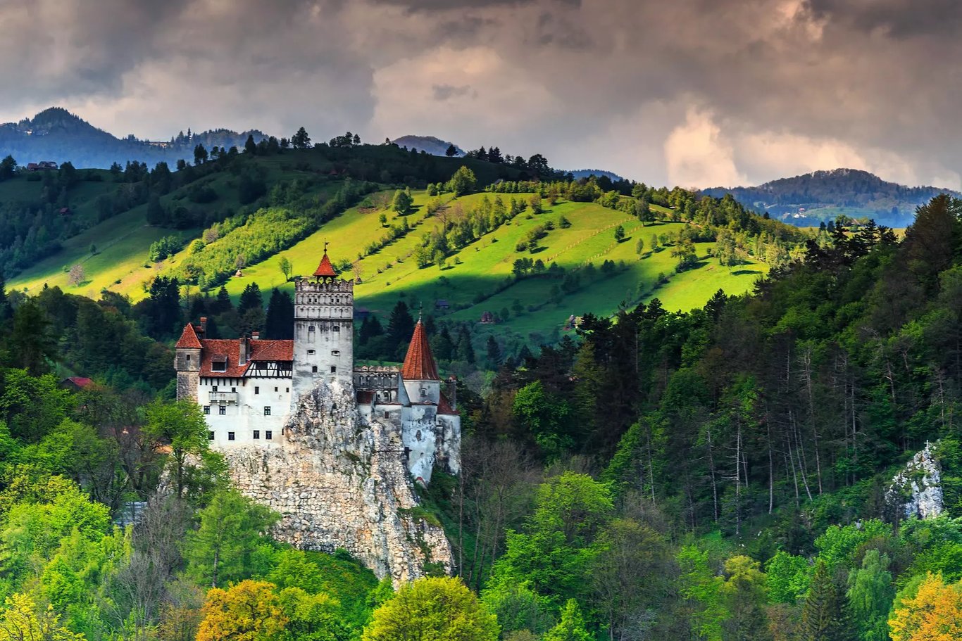 The Bran Castle 🧛 – Maps, opening hours, prices, Dracula, etc.