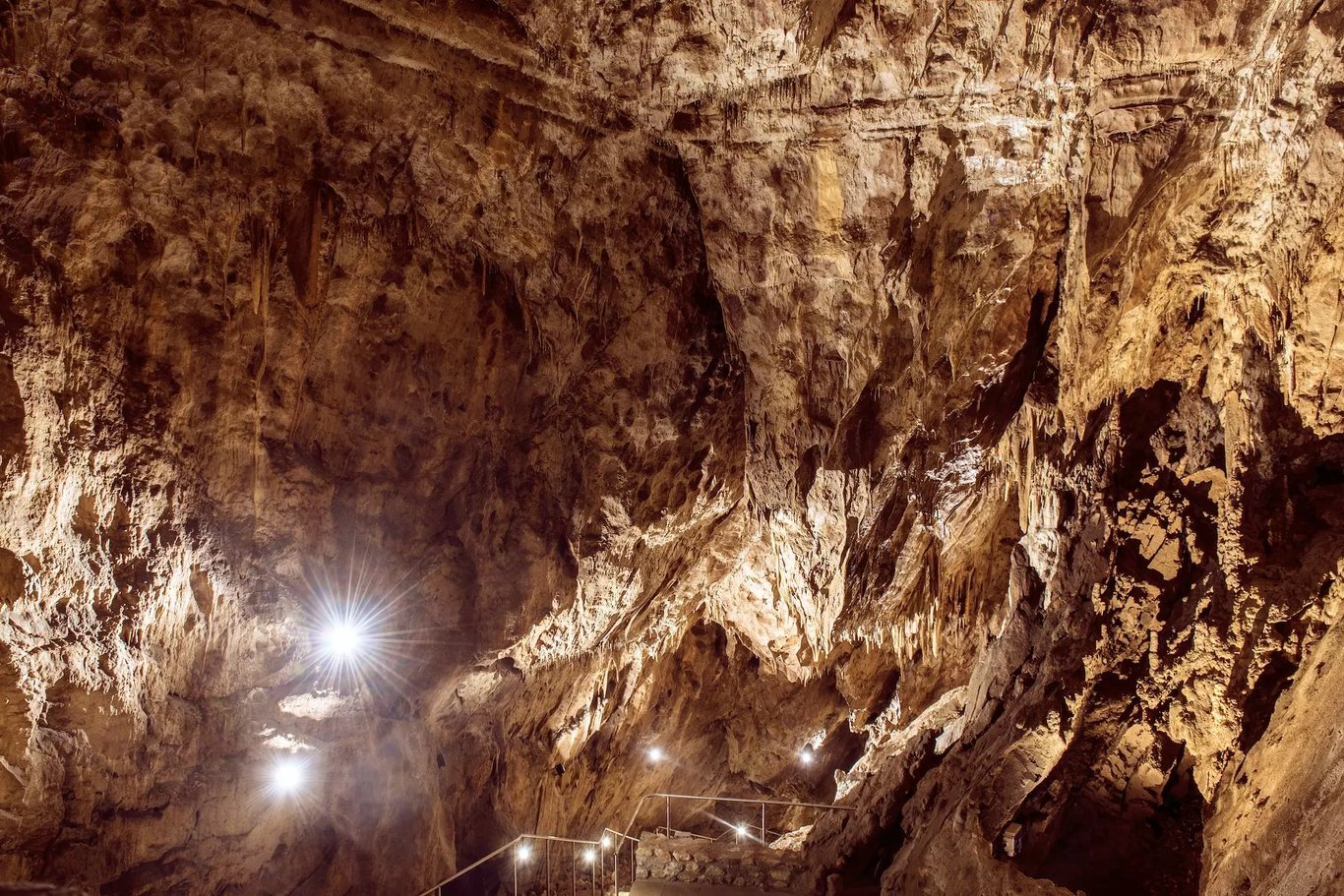 Szent István barlang, Miskolc és Lillafüred