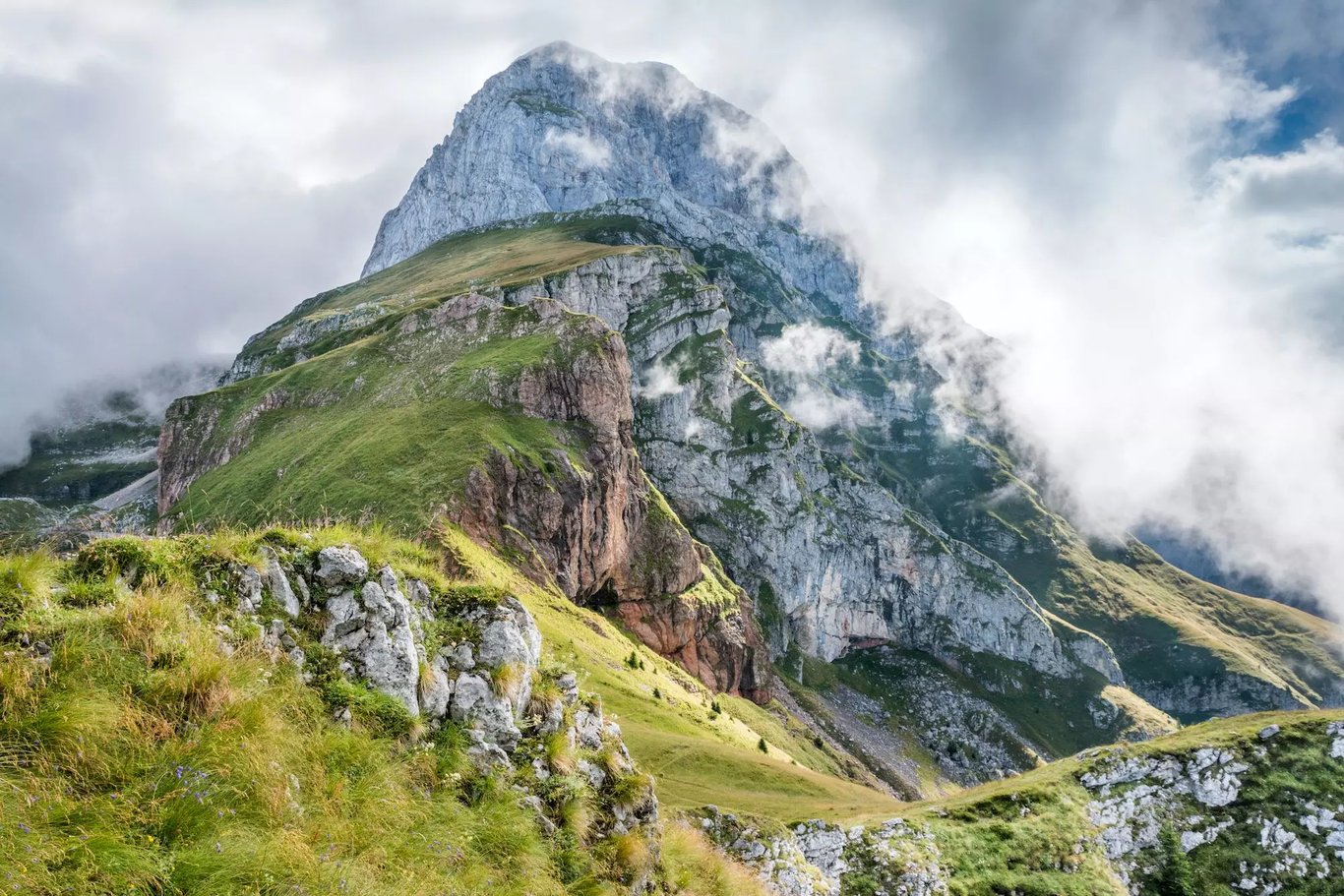 Mangart nyereg, Szlovénia legmagasabb panorámaútja